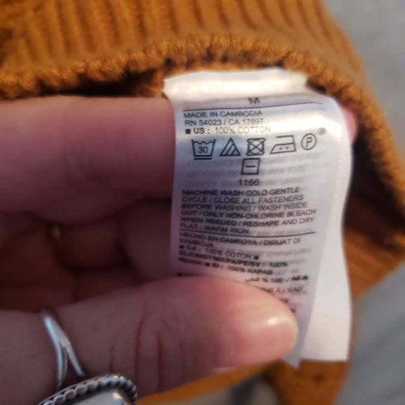 Old navy cropped, crochet camel sweater - Picture 3 of 5